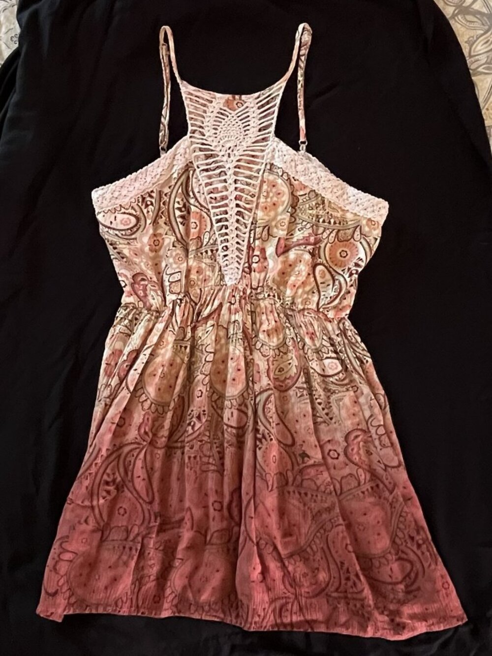 Gimmicks by BKE paisley print / high-neck crochet halter top - Size S